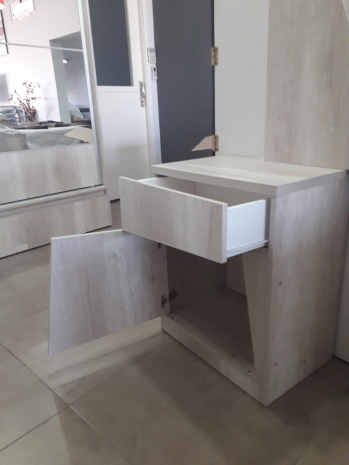 Mesa de Luz Volentiera Kendor de Melamina (Cajón + Puerta) - Imagen 2